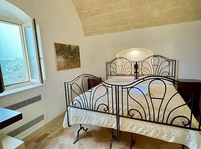 Dimora La Gravina Bed & Breakfast 3*