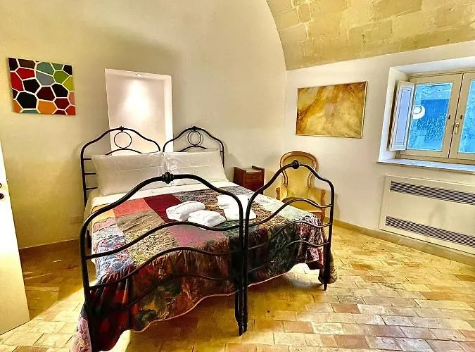 Dimora La Gravina Bed & Breakfast 3*